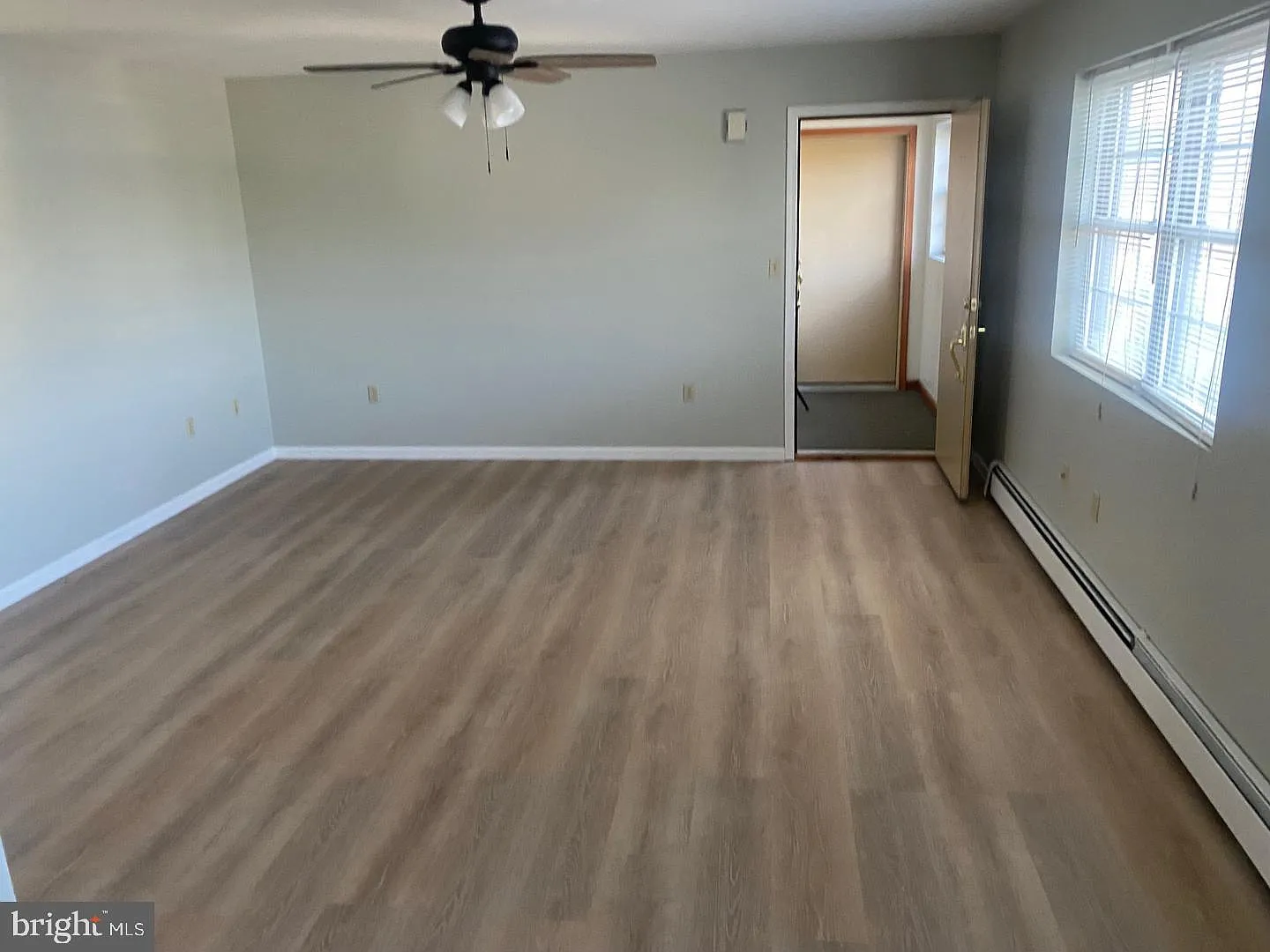 2 bed, 1.0 bath, 950 sqft, $1,200 — Photo 2