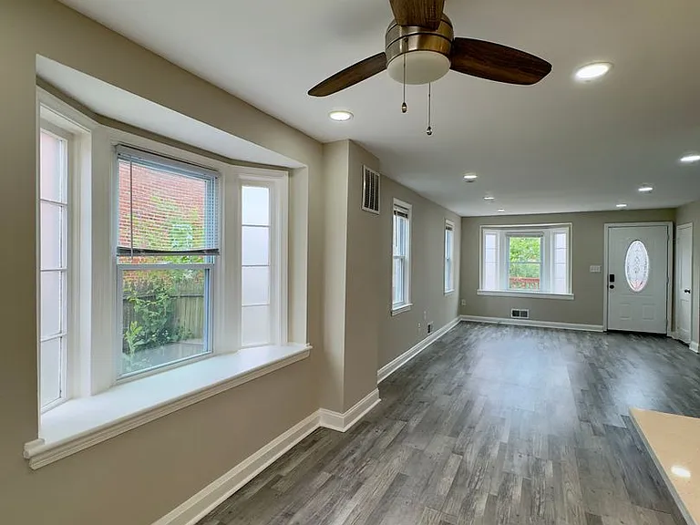1922 Ewald Ave — Photo 5