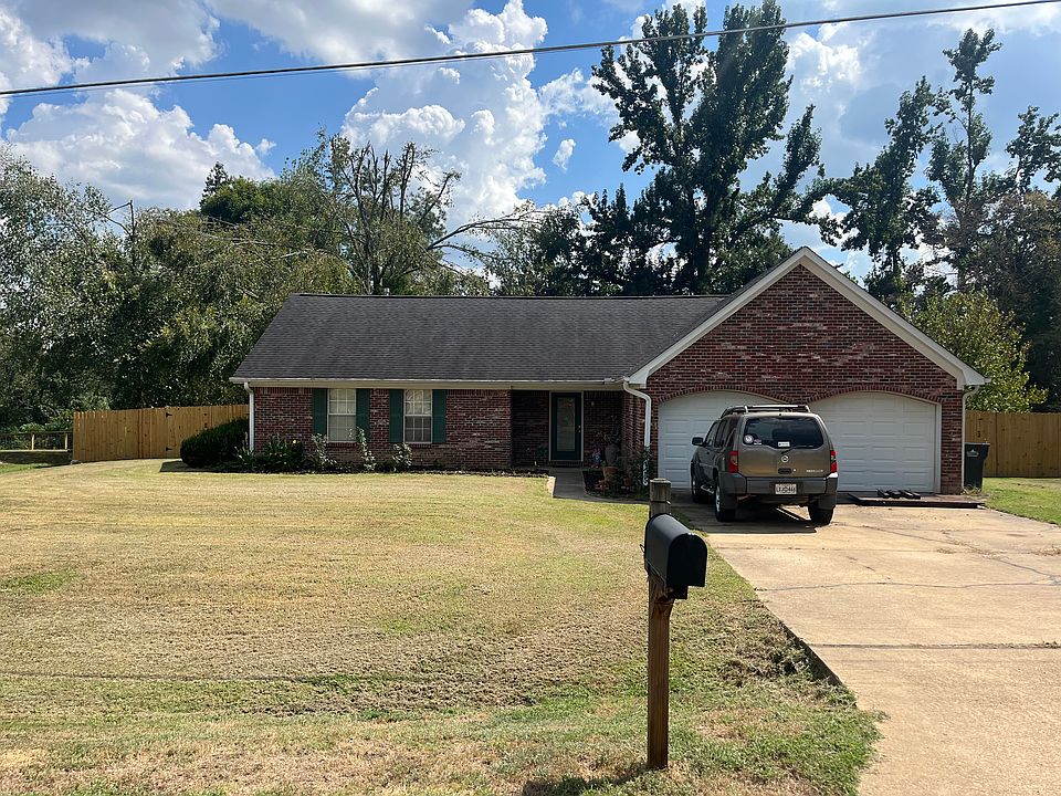 1st image of 809 Deerfield Dr