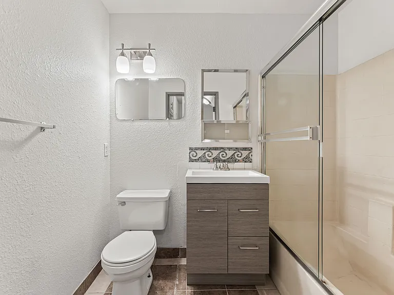 1540 S Fairfax Ave #7 — Photo 14