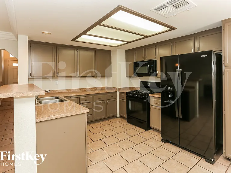 1673 Black Hills Way — Photo 7