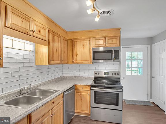 3rd image of 3546 Gregway Dr