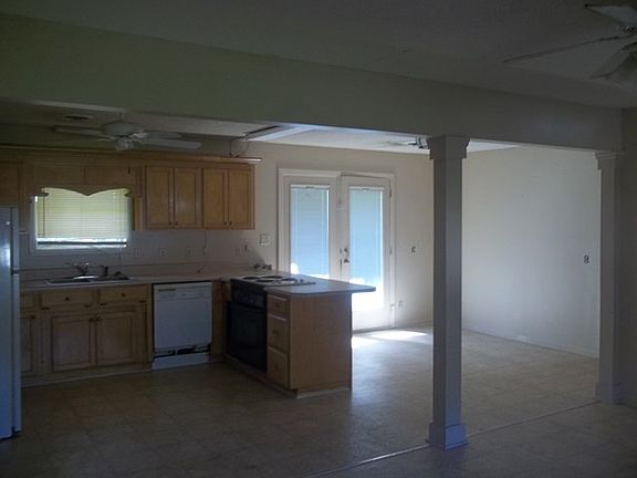 4th image of 301 Futch Ave