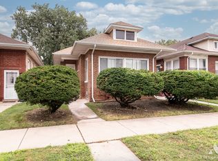 7647 S Paxton Ave, Chicago, IL