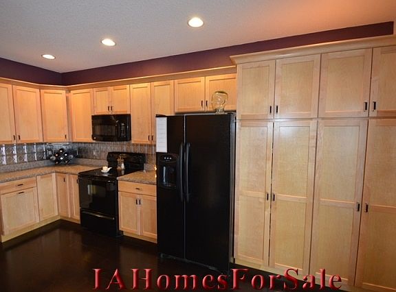 Kitchen with tons of cabinet space