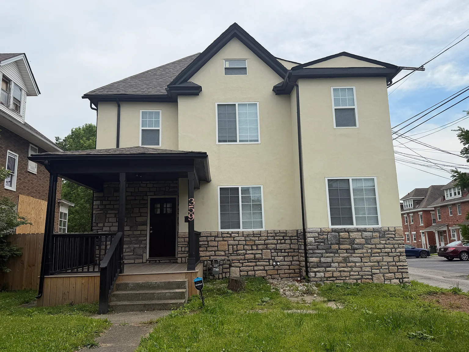 8 bed, 3000 sqft, $600 — Photo 2