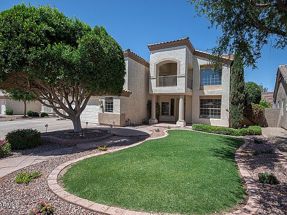 2nd image of 1050 W Longhorn Dr