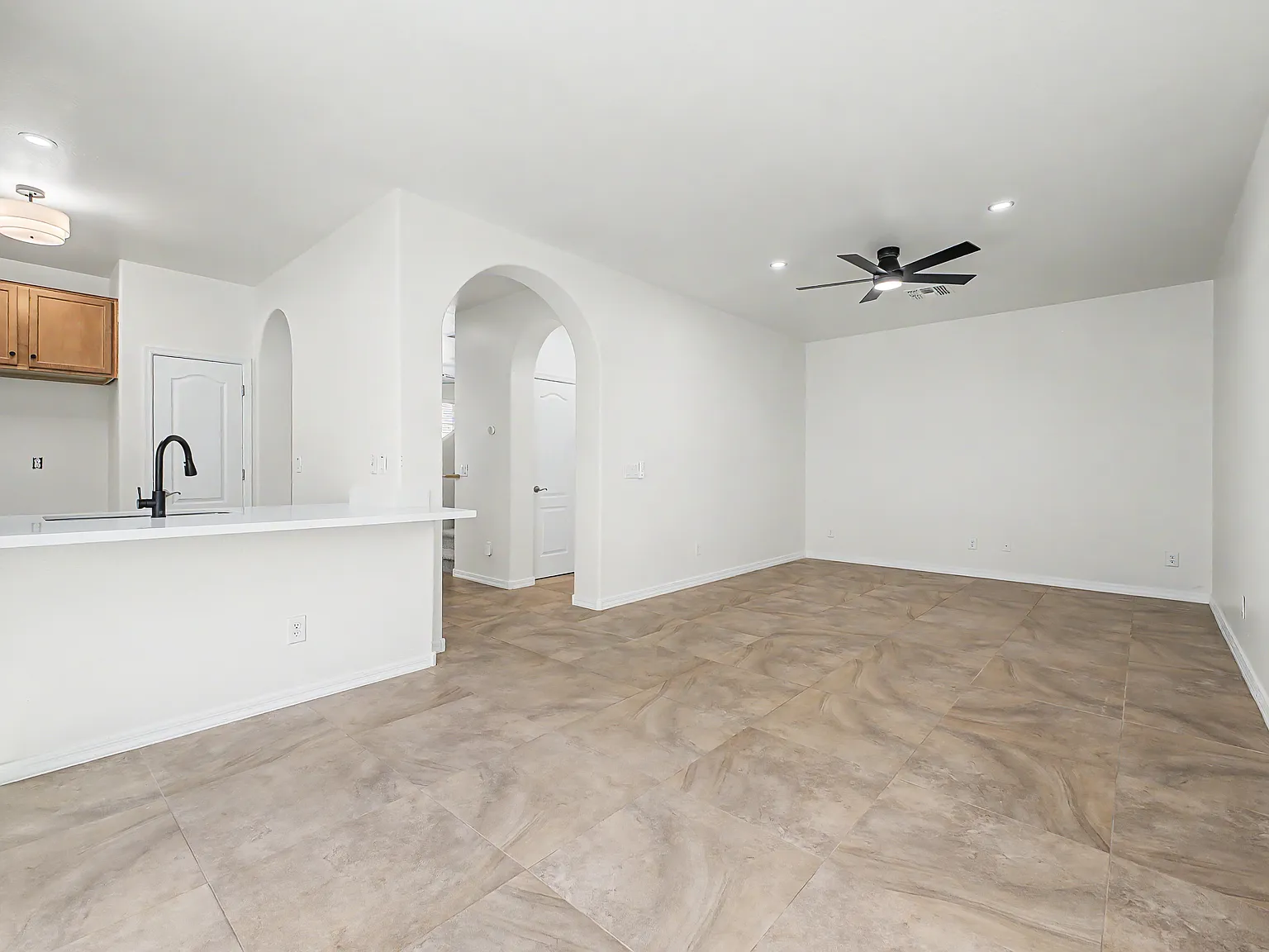 3 bed, 2467 sqft, $2,795 — Photo 3