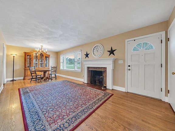 4th image of 803 Chester Ave