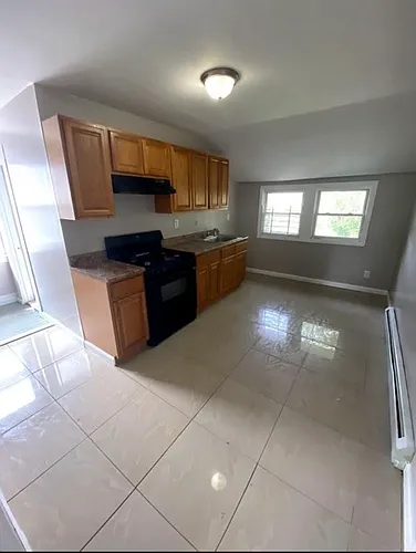 95 Alexander St Photo 1