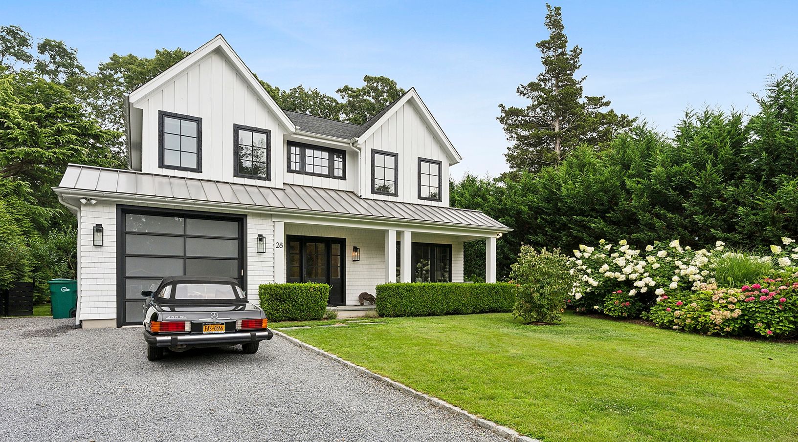  Exceptionally located close to Long Beach & to the village 