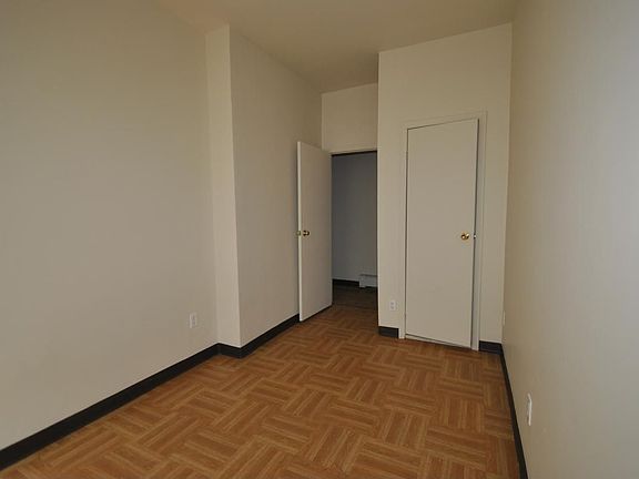4th image of 944 Leggett Ave APT 3R