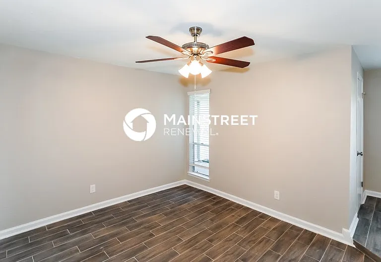514 Stroud Ln — Photo 9