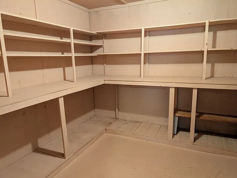 722 Bryden Ave — Photo 22