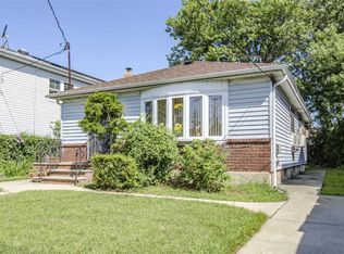 23819 149th Ave, Jamaica, NY 11422