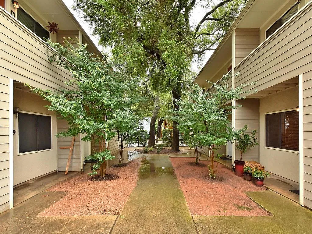 Building Photo - 4409 Guadalupe St #1