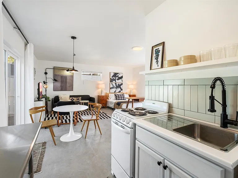 905 E Coronado Rd #2 — Photo 4