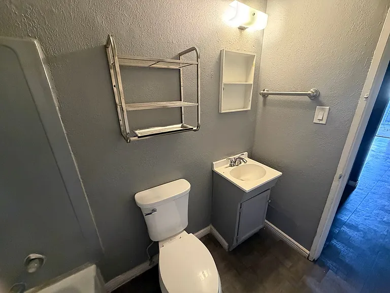 1033-1037 Alvarado Dr SE — Photo 25