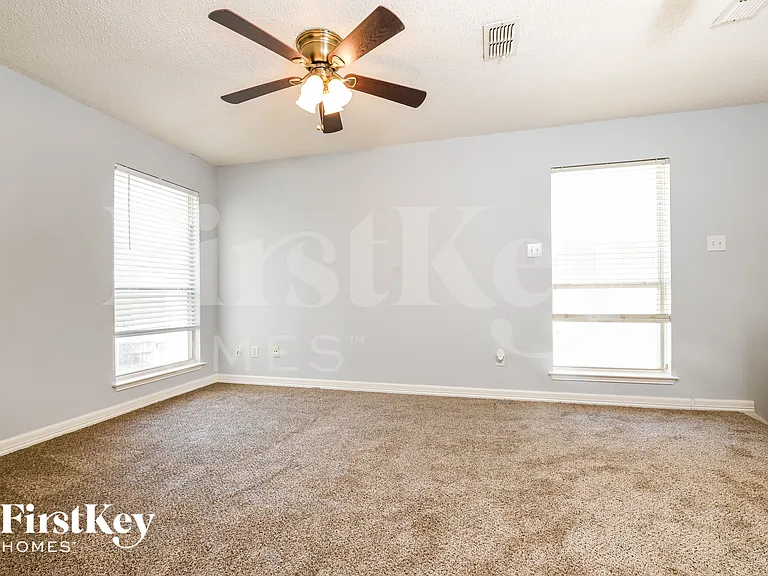 4909 Lodgepole Ln — Photo 7