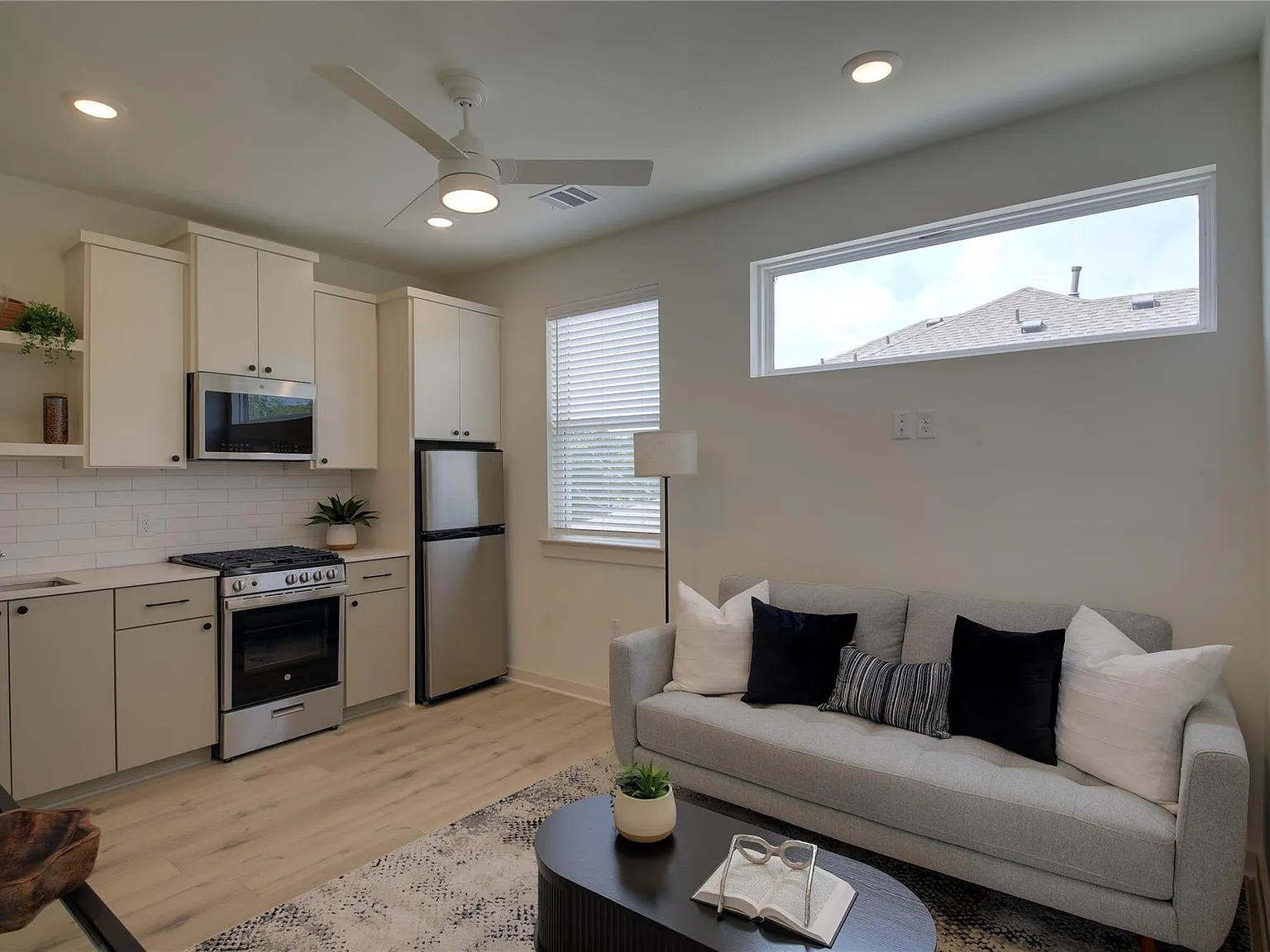 2 bed, 4.0 bath, 938 sqft, $2,100 — Photo 3
