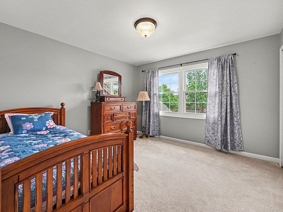 45128 Glengarry Rd, photo 16