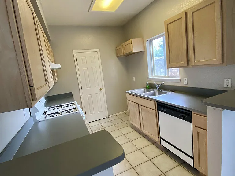 2215 King James Pl — Photo 6