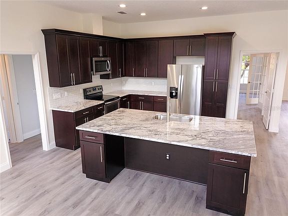 3rd image of 320 Palmway Ln