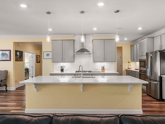 2nd image of 150 English Violet Ln