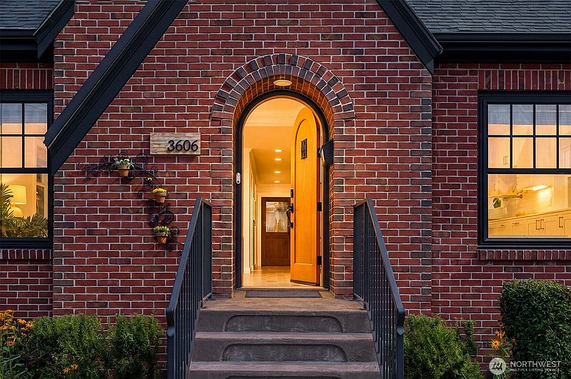 5th image of 3606 42nd Avenue SW