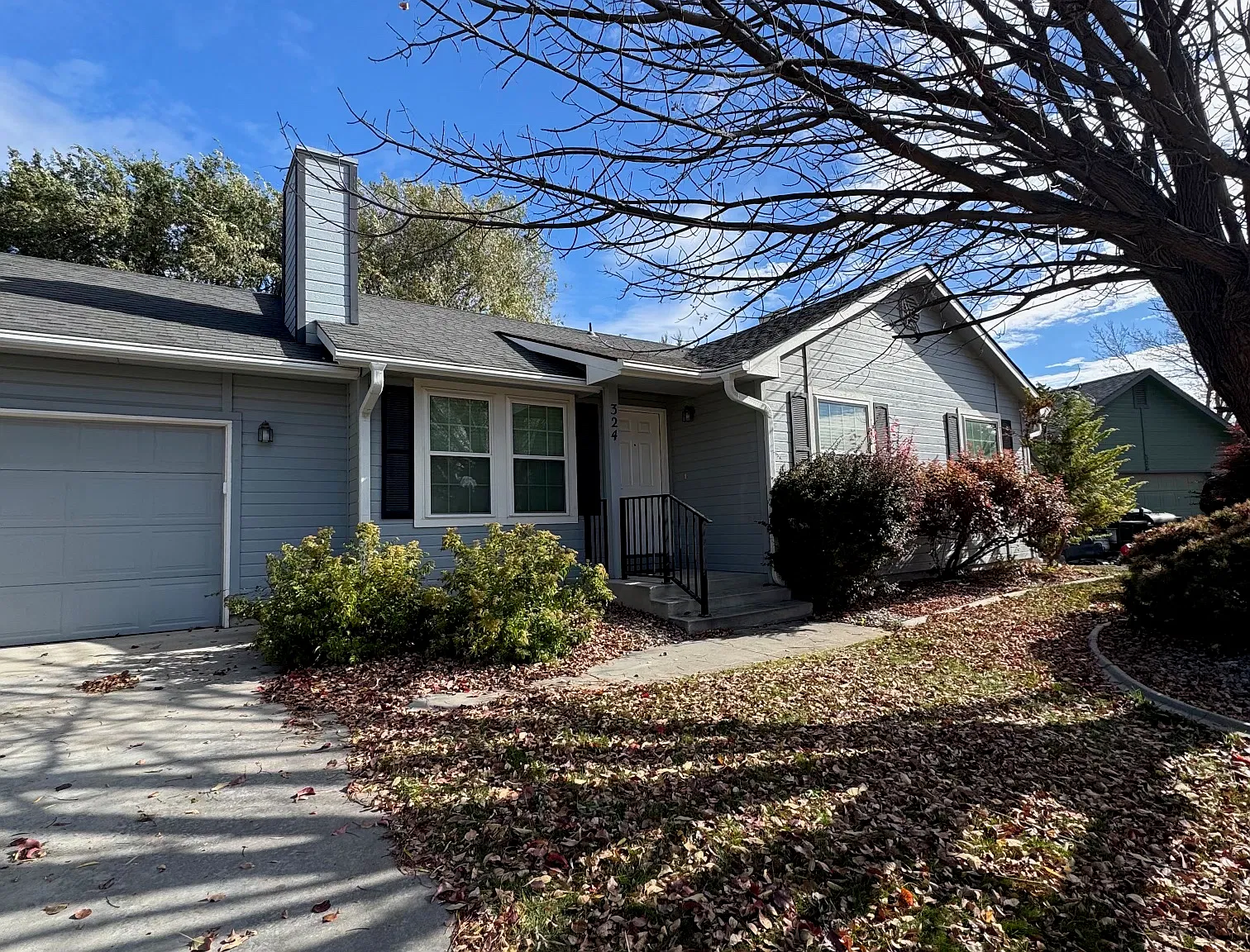 3 bed, 1006 sqft, $2,400 — Photo 1