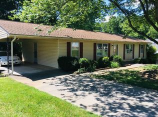 5918 Green Ridge Rd NW, Roanoke, VA 24019