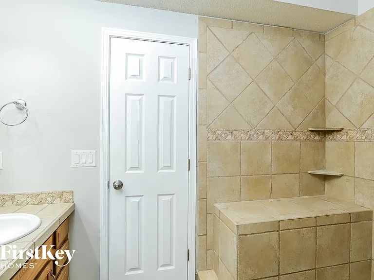 3021 Caroline Crest Dr E — Photo 11