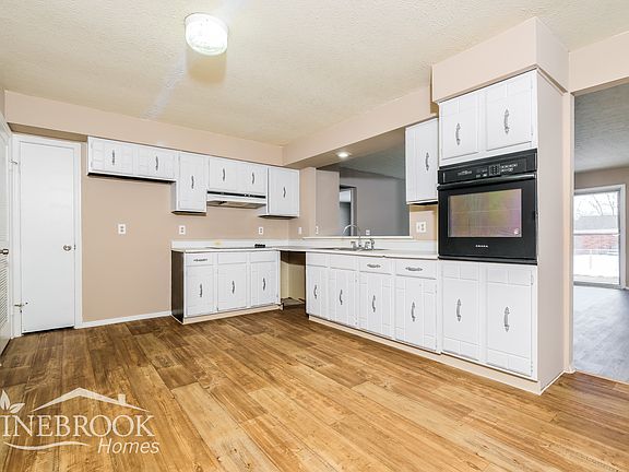 5th image of 394 Naples Pl