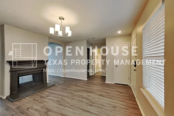 1108 Halifax Ln — Photo 4