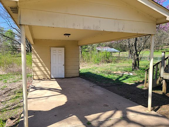3rd image of 207 N 6th St