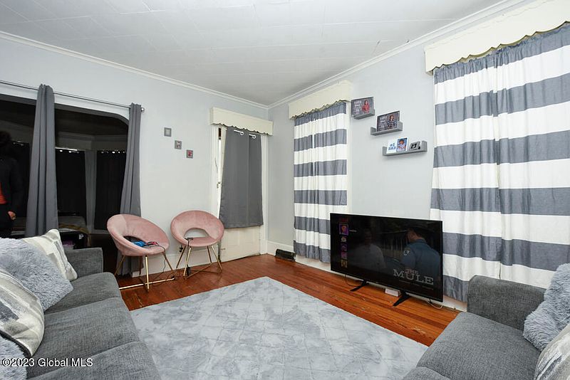 2nd image of 209 Victory Avenue
