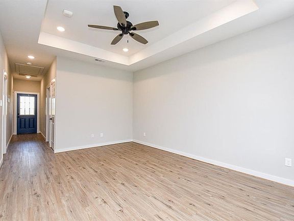 4th image of 10317 Lake Rd #10C