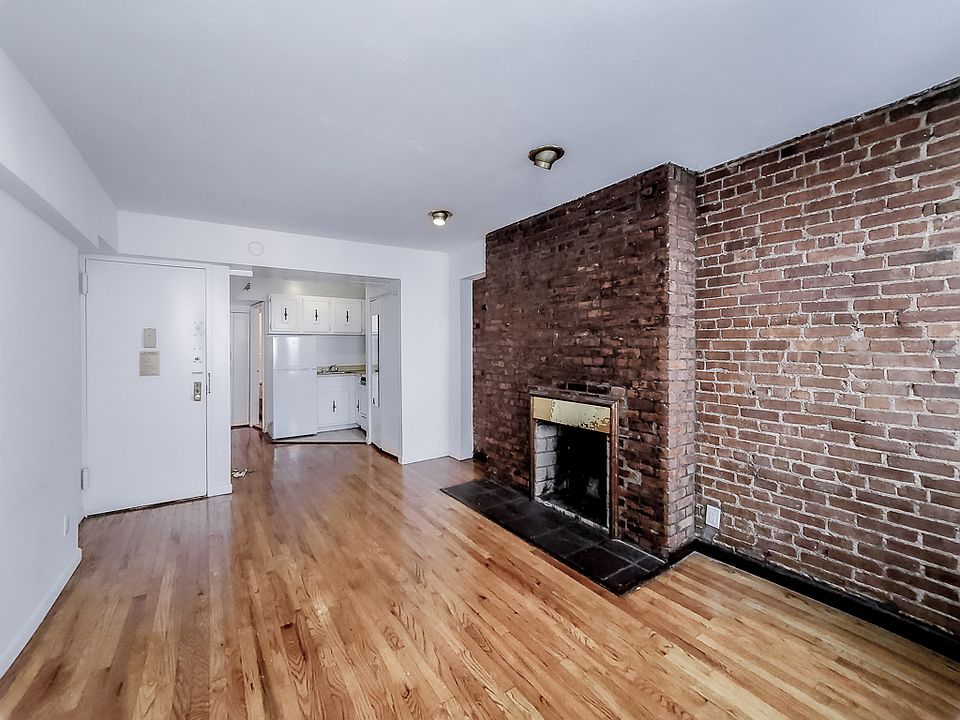 2nd image of 146 E 39th St #4AX