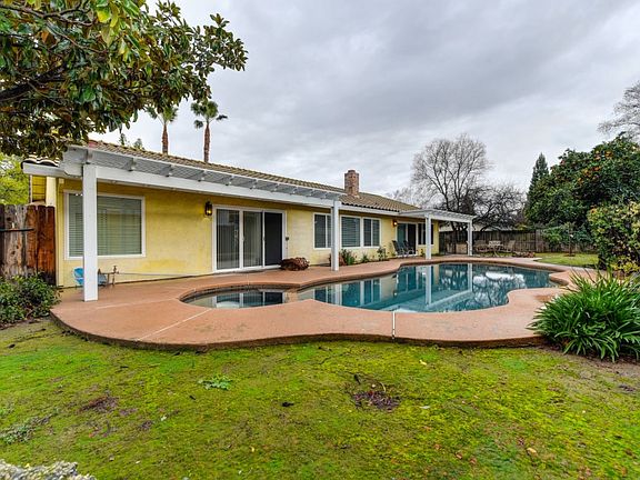 5th image of 1410 Champion Oaks Dr