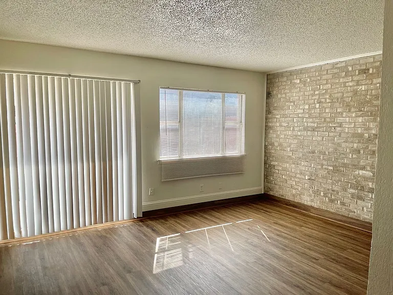 2310 Chapel Hill Ln — Photo 9