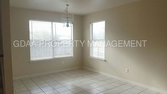 5th image of 1109 Garden Path Dr