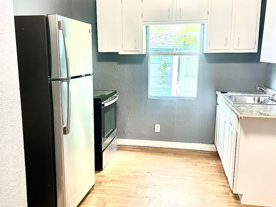2nd image of 828 38th St N