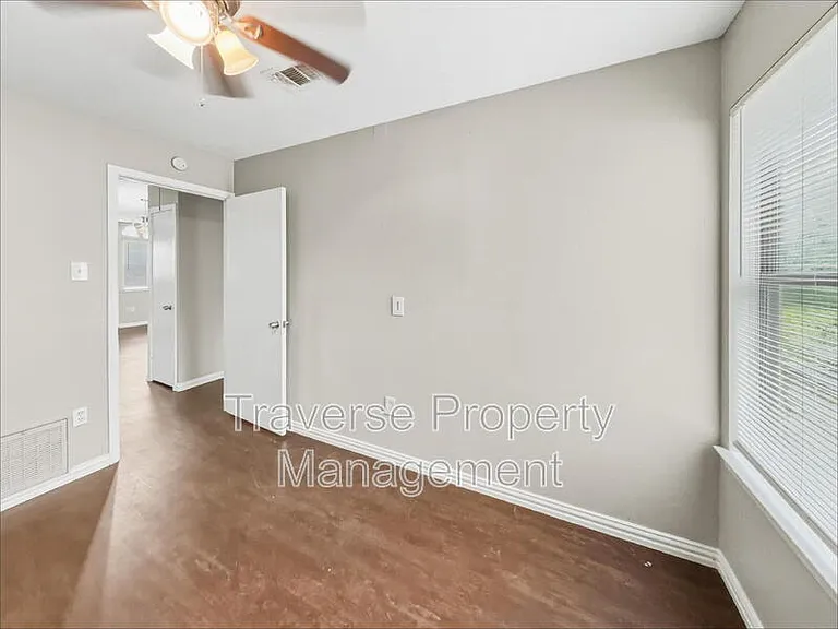 1215 Lowe St — Photo 15