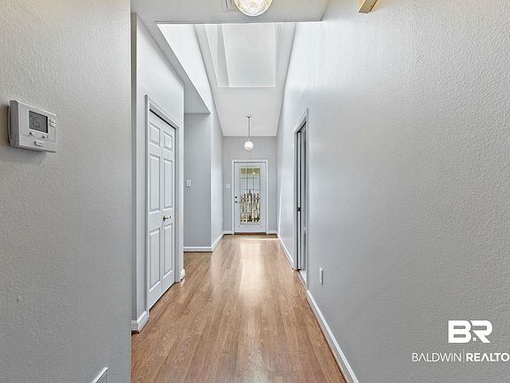 4th image of 920 Plantation Blvd #U6