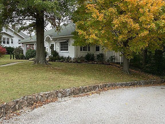 3rd image of 1401 Mesker Park Dr