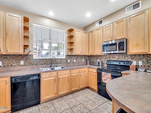 3rd image of 450 W MOUNTAIN SAGE Drive