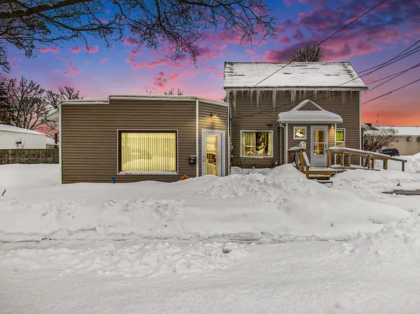 104 E Broadway St, Scottville, MI 49454