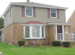 5046 N Woodburn St, Whitefish Bay, WI 53217