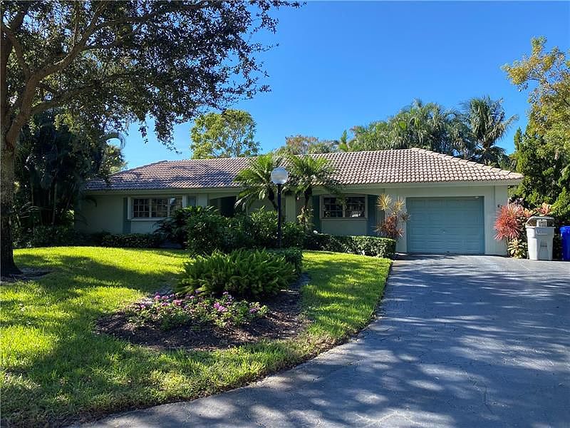1st image of 811 Cypress Grove Ln