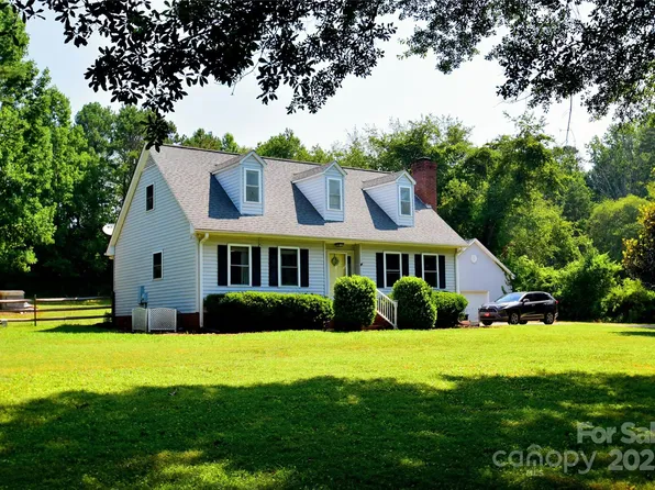 305 Rutledge Rd, Mount Holly, NC 28120